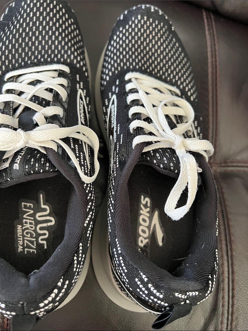 Brooks Black and White Athletic Running Shoes size 9 - Picture 7 of 9